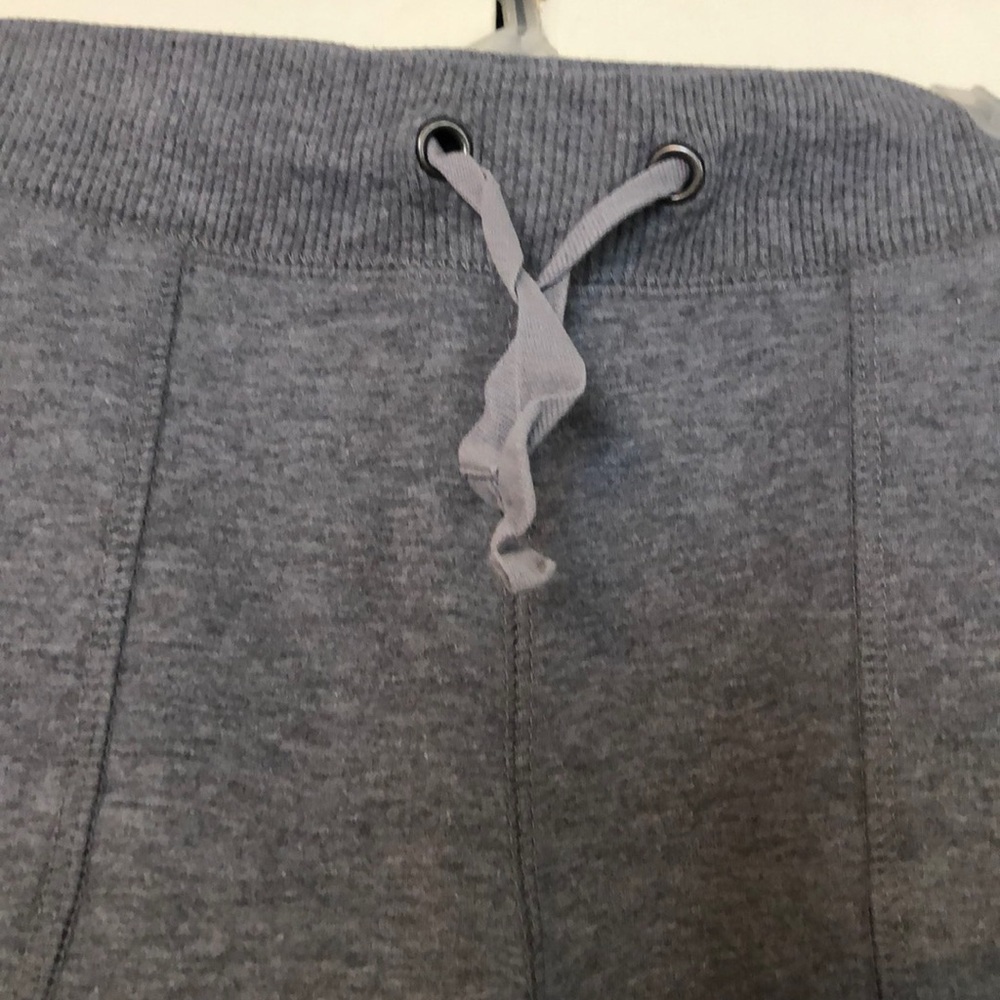 Women’s Sonoma Cropped Sweatpants - Picture 2 of 6